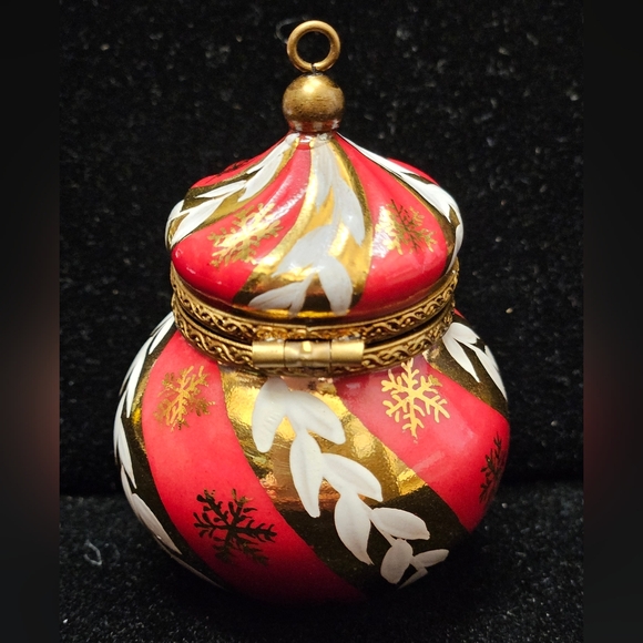Limoges France Peint Main Christmas Ornament Trinket Box - Picture 2 of 5
